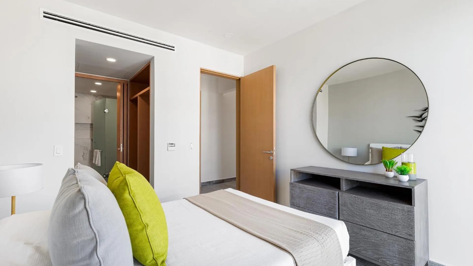 דירה קנקון Oceanview 3 Bedroom Condo, Rooftop Pool&Jacuzzi, Beach! מקסיקו